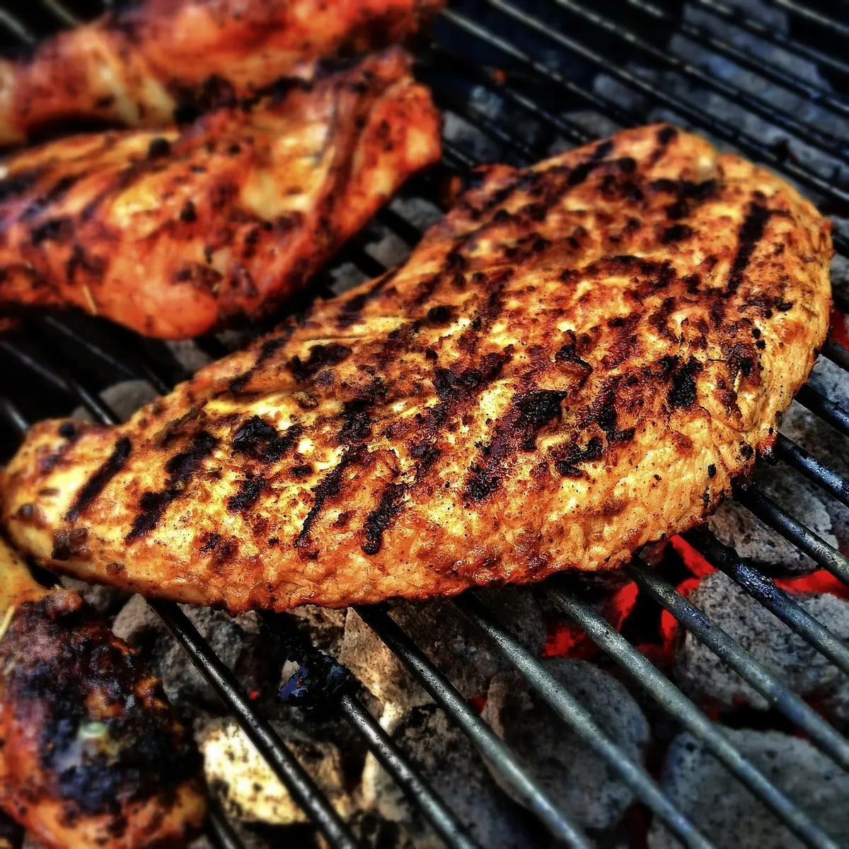 How to Build a Two-Zone Charcoal Grill for British Backyard Barbecues